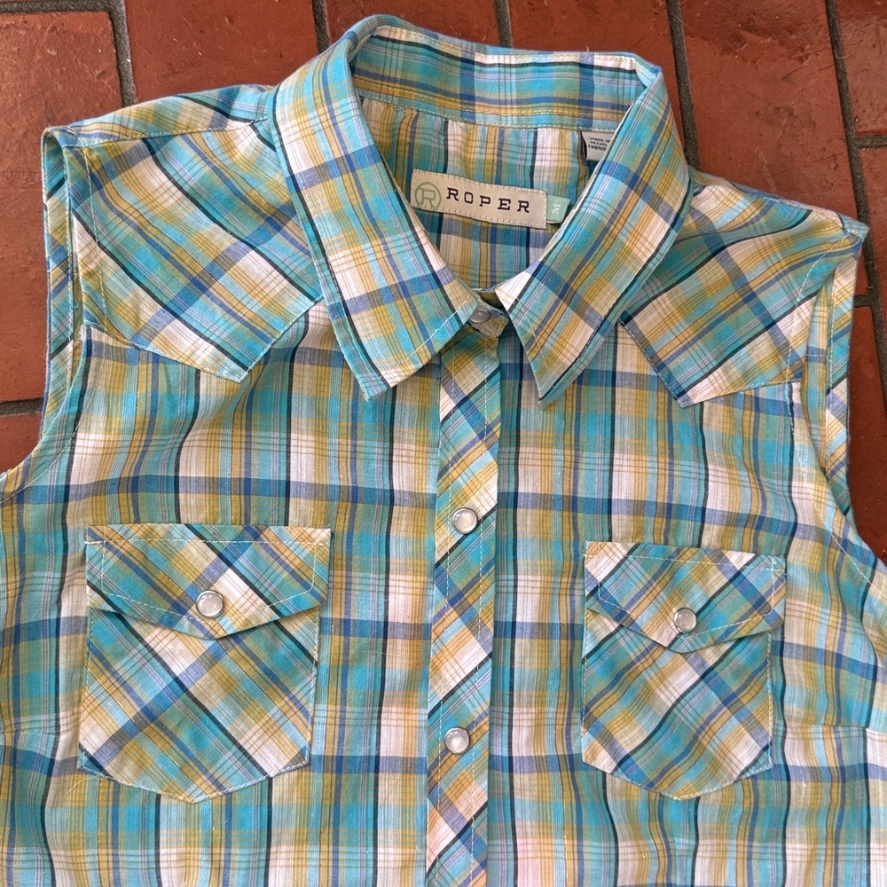 Roper Women's western Plaid Button Down Shirt - w gold thread down the stripe - Picture 3 of 7